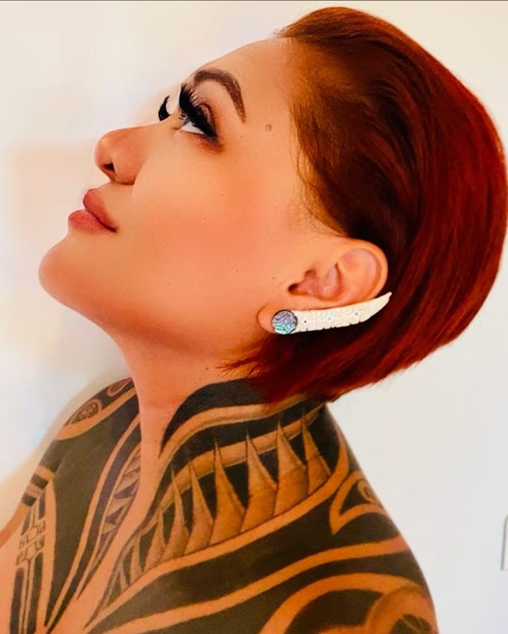 Poerani, Miss Tatau, de profil